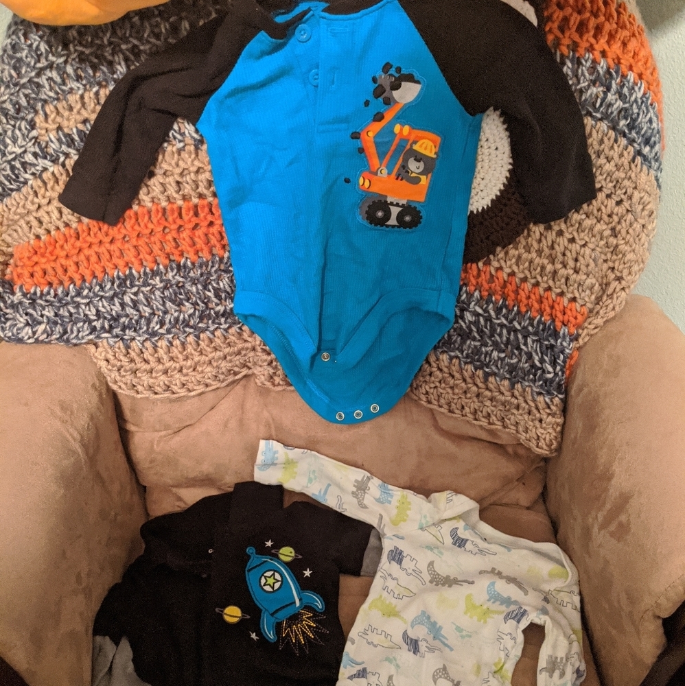 Free with purchase**Baby Rompers Size 6-9 months